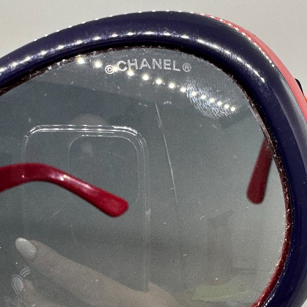 CHANEL Red & Navy Oversized Sunglasses with Multicolor Logo - Picture 11 of 16